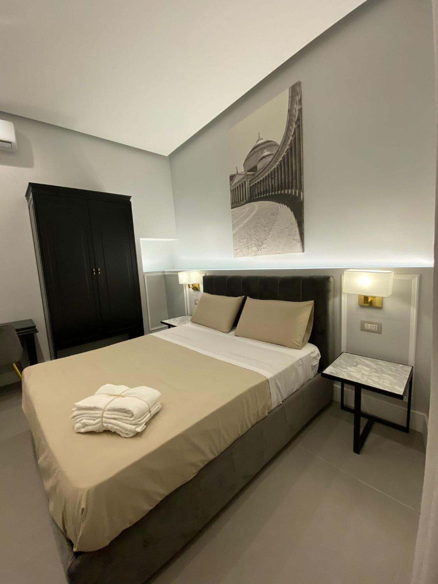 נאפולי L'Infinito 88 Charmant Rooms חדר תמונה